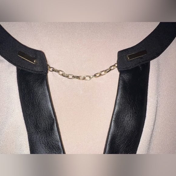 Calvin Klein Taupe Sleeveless Blouse Faux Leather Trim & Chain Detail – Size M - Picture 5 of 7